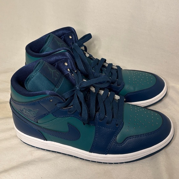 Air Jordan 1 Mid Women's Basketball Shoes Sneakers Size 8.5 - Picture 4 of 7